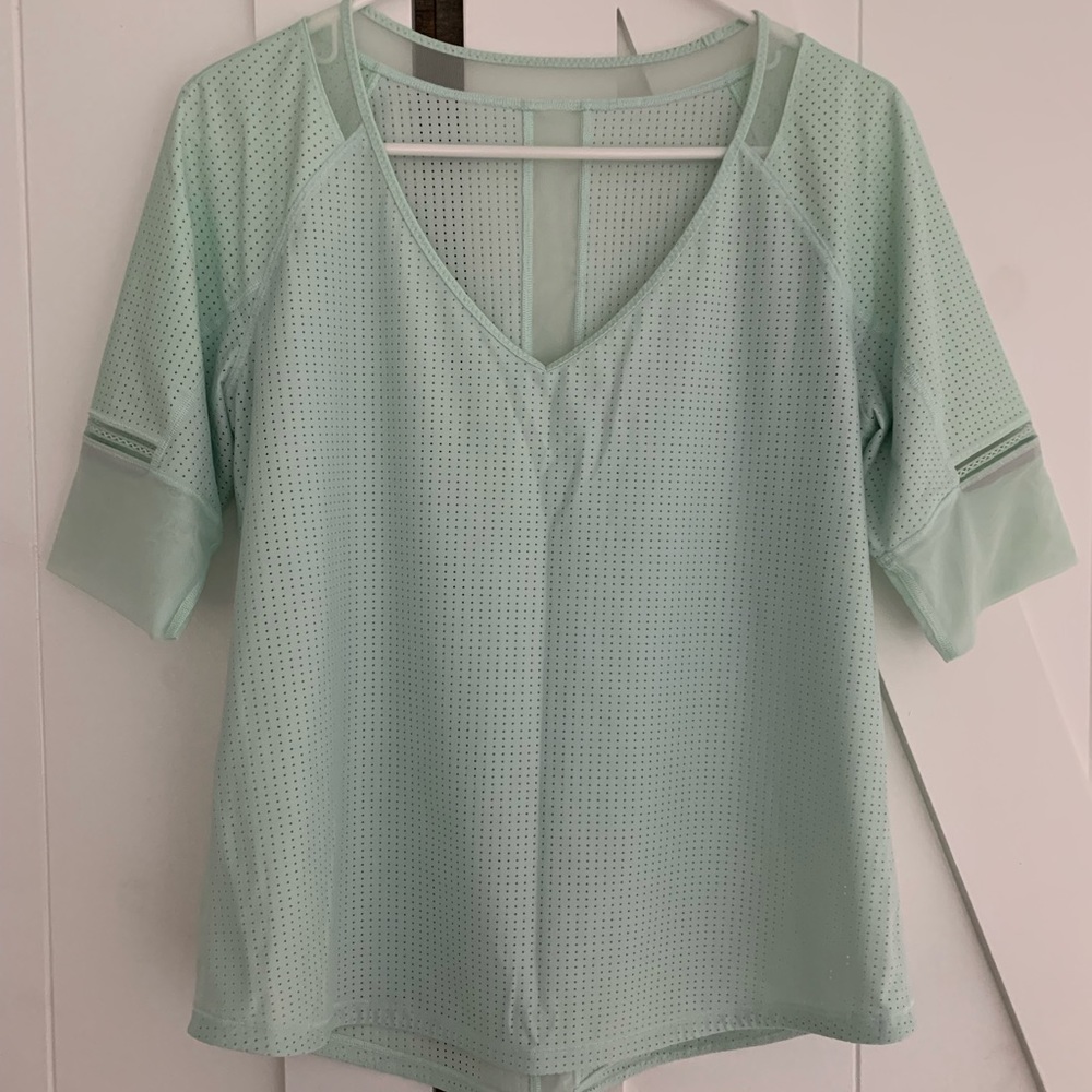 Lululemon short sleeve shirt